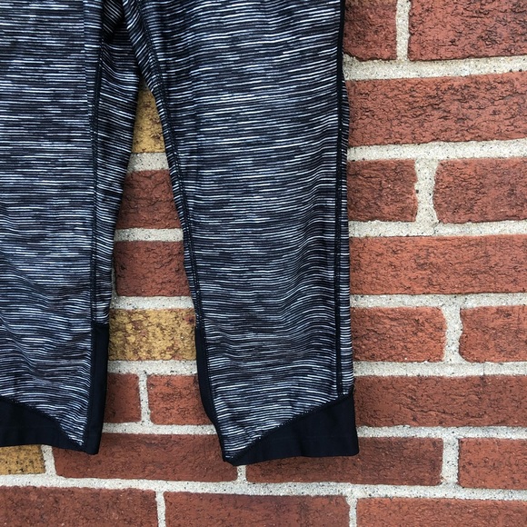 Eddie Bauer Womens Athletic Cropped Leggings Black Size Large - Picture 3 of 9